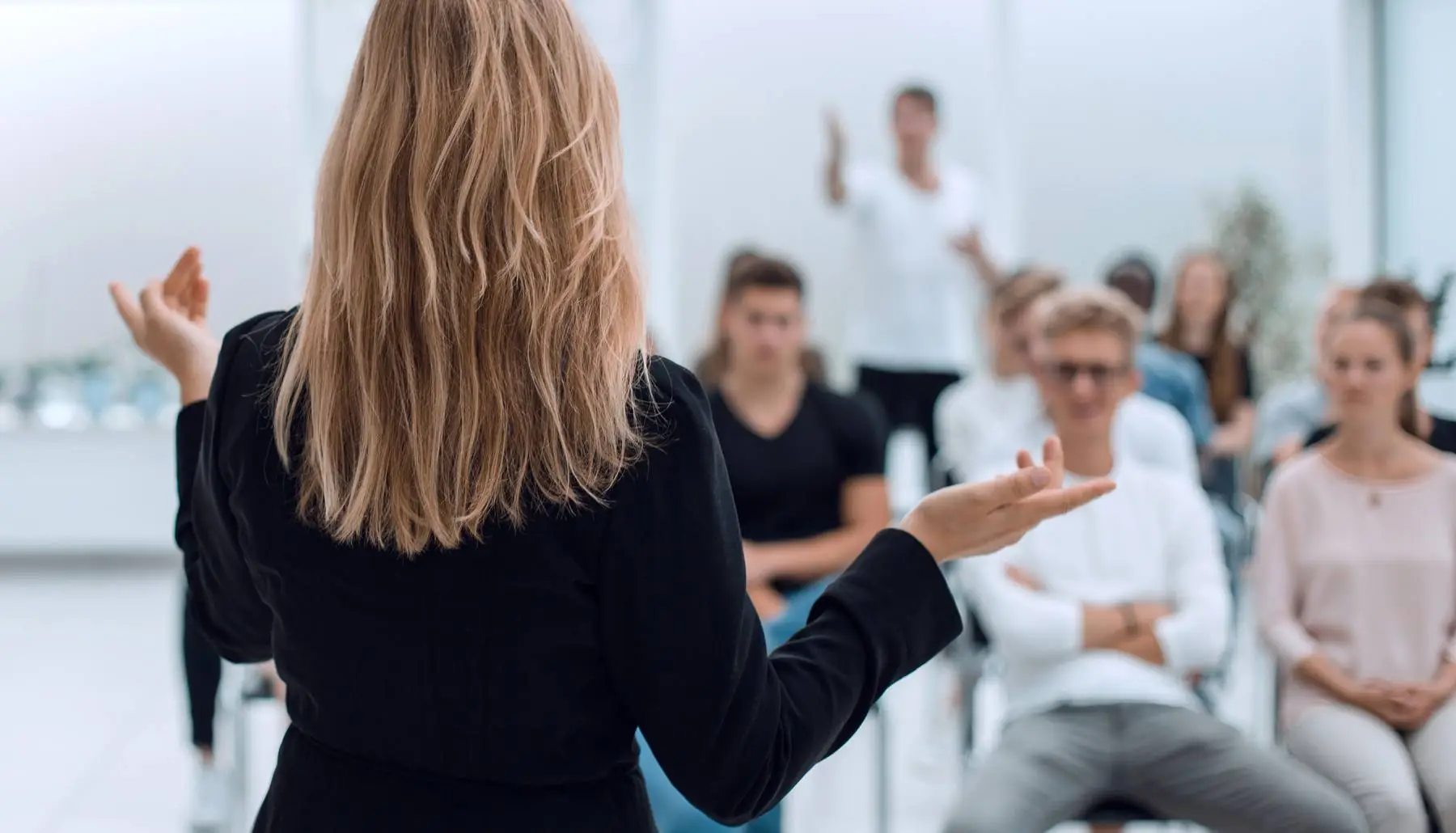 Live vs On-Demand Learning: How to Know What’s Best for Your Initiatives